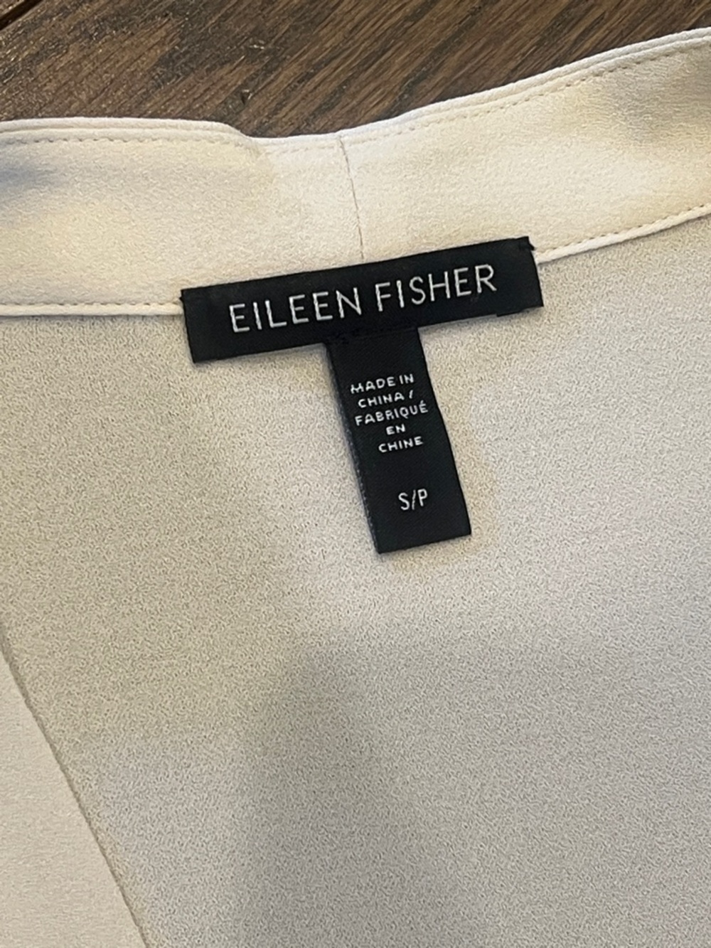 ✨ Eileen Fisher 100% Silk V-Neck Blouse | Ivory White | Size S/P - Picture 2 of 7